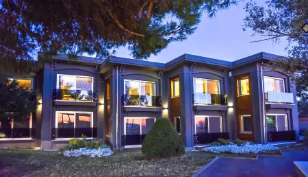 Denizatı Plus Hotel Отели рядом с достопримечательностью «Yiğit Alışveriş Merkezleri - Pendik Şube»