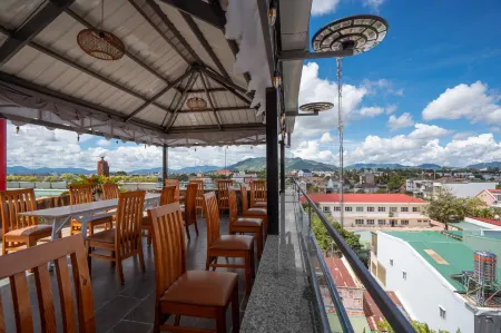 DONG PHUONG HOTEL & RESTAURANT