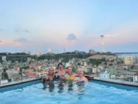 더 라이트 호텔 하 롱