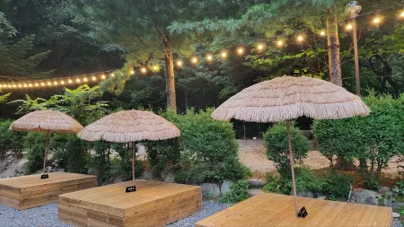 Sokcho Floating Whale Seorak Dojeok Waterfall Stay Отели рядом с достопримечательностью «Baekdamsa»