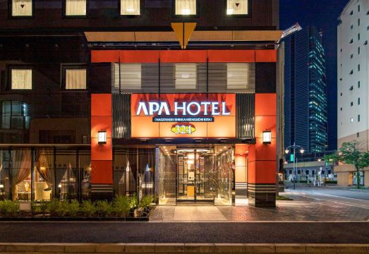 APA 호텔의 깔끔하고 실용적인 객실 인테리어