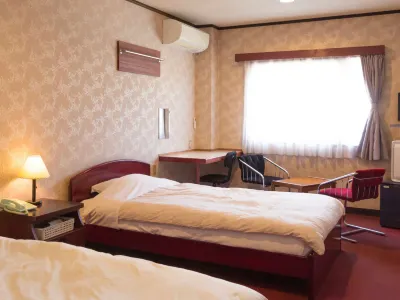 Business Hotel Saiki Hoteles cerca de Hokuei Conan Station