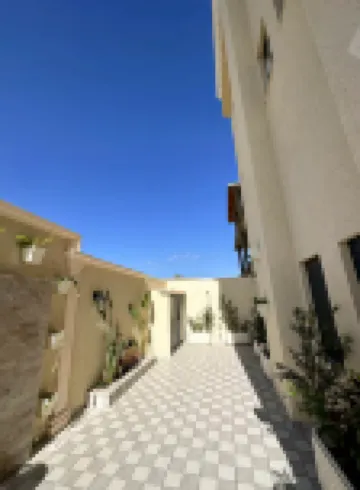 Lovely 3 Bedrooms Fully Equipped with Central AC.