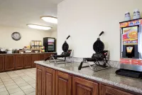 Country Inn & Suites by Radisson Bismarck Waterpark - breakfast