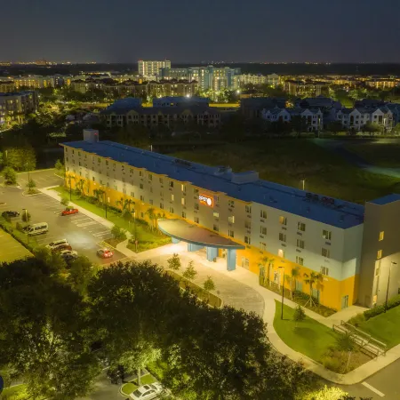 SPOT X Hotel Orlando/Intl Dr by The Red Collection Отели рядом с достопримечательностью «Аутлет-центр Orlando Premium Outlets»