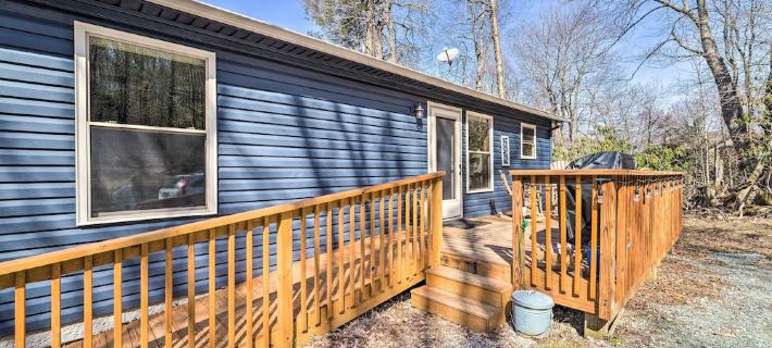 2 Mi to Beech Mtn: Family Retreat w/ Fire Pit Hotels in Beech Mountain
