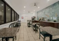 Econo Lodge Inn & Suites Fulton - Rockport