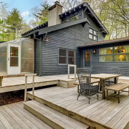 Chic Highlands Cabin Retreat w/ Deck + Office!