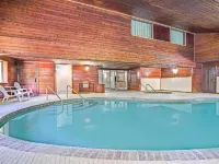 Super 8 by Wyndham Shakopee - Pools
