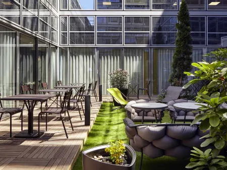 Résidence Mercure Paris la Défense Grande Arche Отели рядом с достопримечательностью «Университет Париж Нантер»