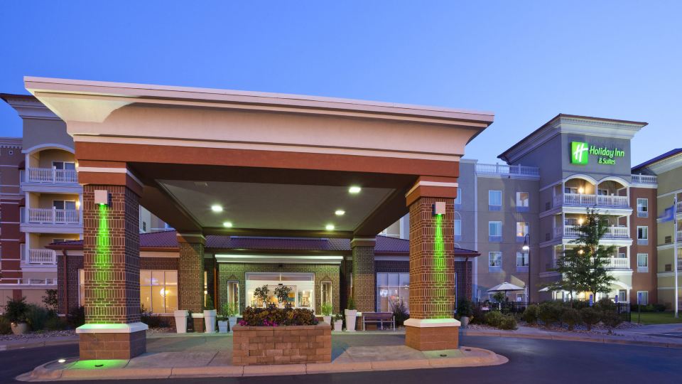 Venetian Waterpark at Holiday Inn Hotel Maple Grove/Arbor Lakes