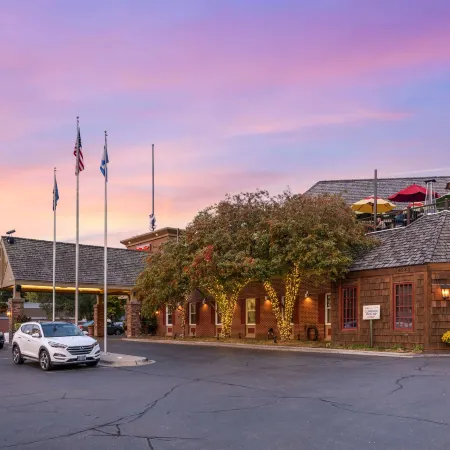 Best Western Plus White Bear Country Inn