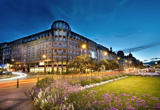 3. EA 호텔 로코..