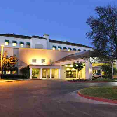 Embassy Suites by Hilton Temecula Valley Wine Country Hotel Exterior