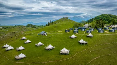 Ursa Mica Glamping Resort Các khách sạn ở 