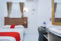 RedDoorz near Pantai Pandan Sibolga Hotel dekat Pasar Sibabangun