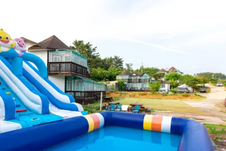 Seosan Pension Sunrise Beach Отели рядом с достопримечательностью «Beolcheon Auto Campground»