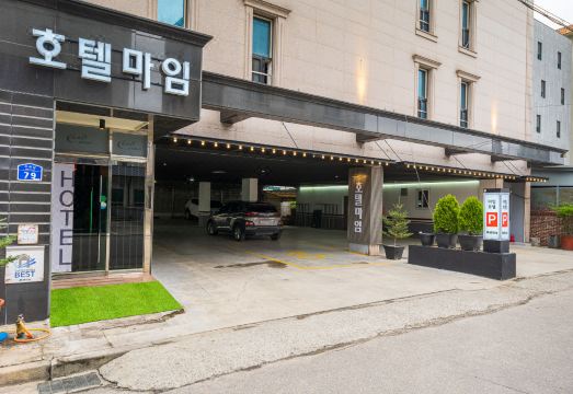 춘천 마임 호텔의 깔끔한 객실 내부