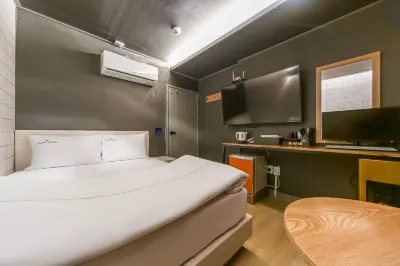 Daegu Dongseongro Laon Hotels near Daegu Yangnyeongsi Museum of Oriental Medicine