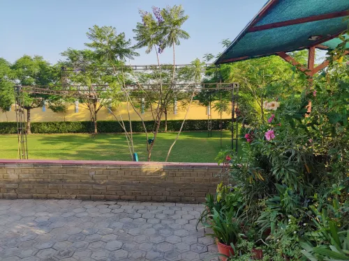 Brick Field Hotels in Manrauli