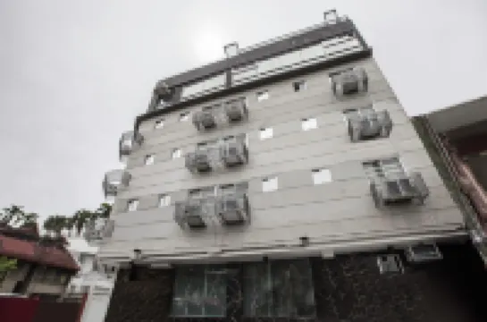 Circuit Hostel Hotels near Circuit Makati