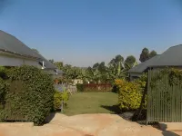 Deluxe Hotel - Ishaka