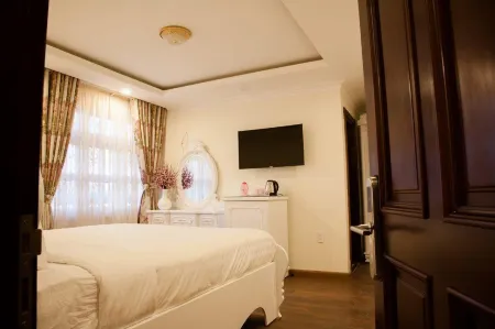 Khách sạn Sen Vàng