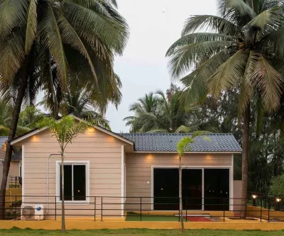 The Woods Hotels near Tilak Smarak, Dervan Hospital
