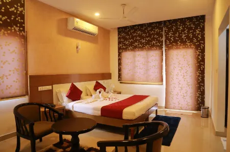 Kodavath Regency Отели рядом со станцией Aluva Railway Station