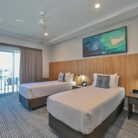 Best Western Plus North Lakes Hotel
