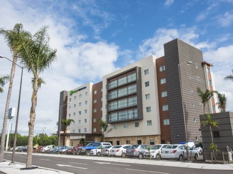 Holiday Inn Express & Suites Celaya