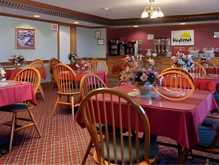 Days Inn by Wyndham Amherst Отели в г. Оберлин