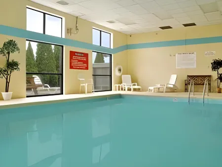 Super 8 by Wyndham Plymouth