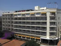 โรงแรมยอร์เร็ท ซานตา โรซ่า บาย ปิแอร์ & วาแคนซ์ โรงแรมในโยเรทเดมาร์