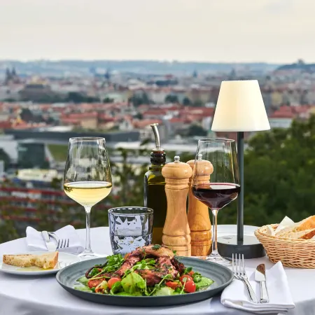 NH Collection Prague Отели рядом с достопримечательностью «Прага 05»