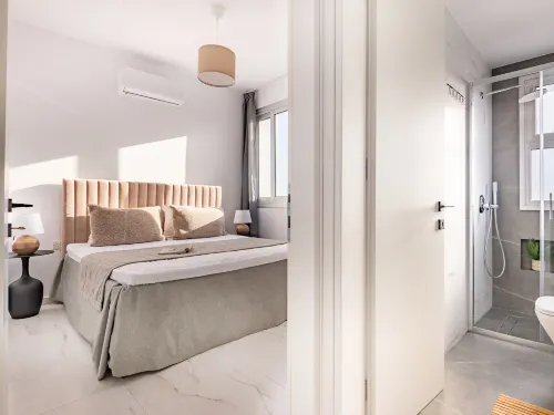 Sanders Cruise - Modern 1-Bdr Apt with Balcony 리마솔 호텔