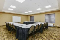 Holiday Inn Express & Suites Whitecourt Southeast by IHG - ที่มีที่จอดรถ