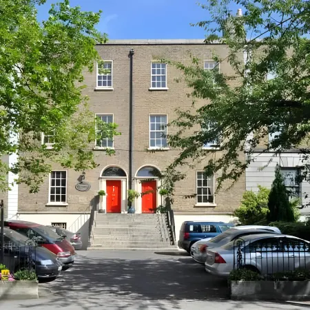 Waterloo Town House & Suites