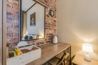 Zamok na Nikolskoy Gostevoy Dom