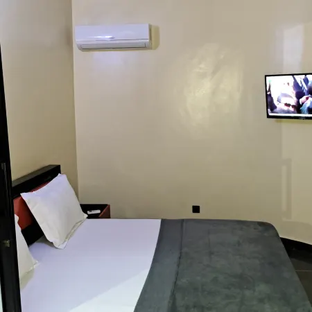Economy Twin Beds in Royal Blue Guest House and Bar