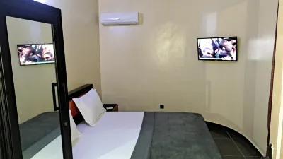 Economy Twin Beds in Royal Blue Guest House and Bar Hotels near Restez Coi