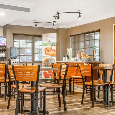 Quality Inn Sacramento Convention Center Отели рядом с достопримечательностью «Капитол Парк»