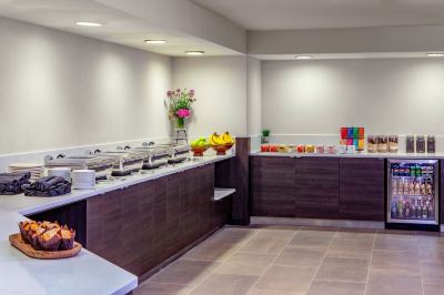 Restaurant Courtyard Boston Marlborough Photo