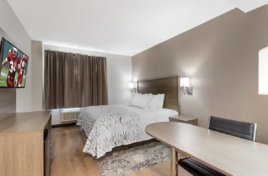 Red Roof PLUS+ Jamaica, NY - JFK Airport Отели рядом с достопримечательностью «Железнодорожная станция JFK Air Train»