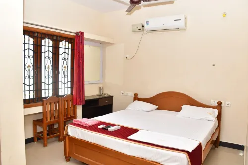 Anbu Paradise Hotels in Tharangambadi