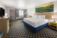 Days Inn by Wyndham Wauseon Hotels in Dover Township