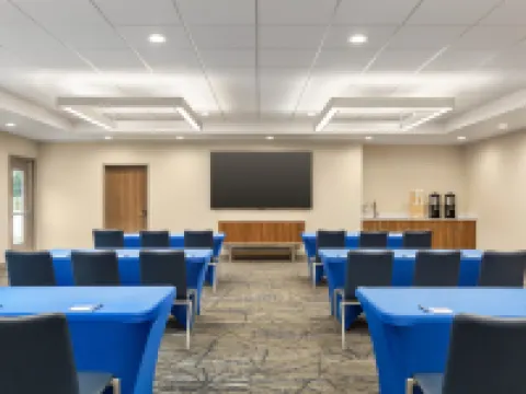 貝瑟默Candlewood Suites - 伯明翰西南酒店（洲際旗下） 貝瑟默酒店