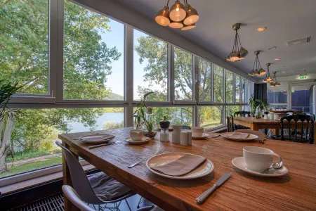 FourSide Plaza Hotel Trier, Trademark Collection by Wyndham Отели рядом с достопримечательностью «Базилика Константина»