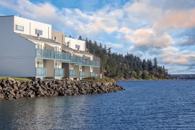 WorldMark Discovery Bay Hôtels à proximité de : Belmont Restaurant & Saloon