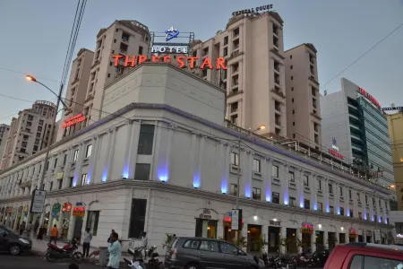 Hotel Three Star Pvt Ltd Отели рядом со станцией Panvel Railway Station